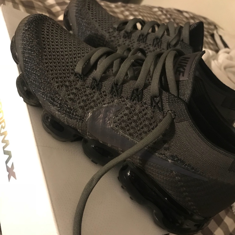 Nike air vapormax Flyknit size 8